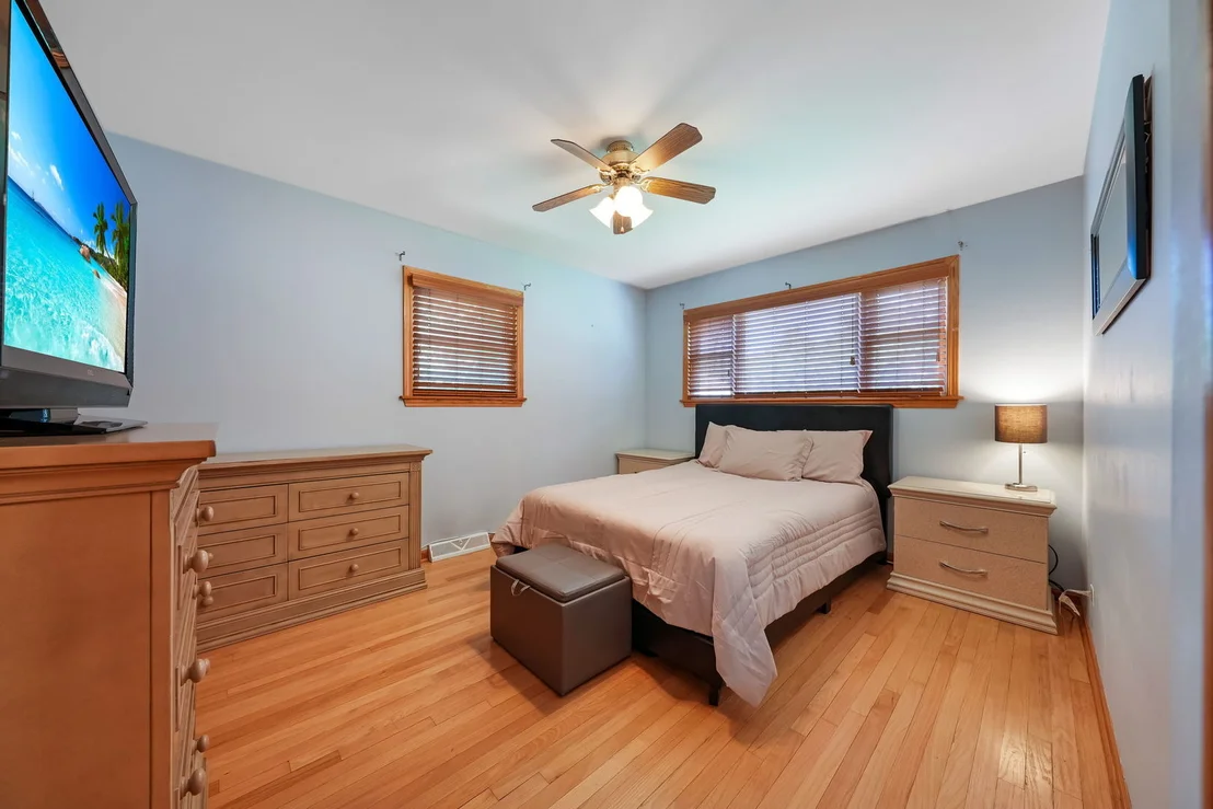 Photo of 513 W Division Street