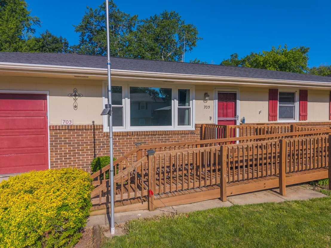Photo of 703 Lara Road