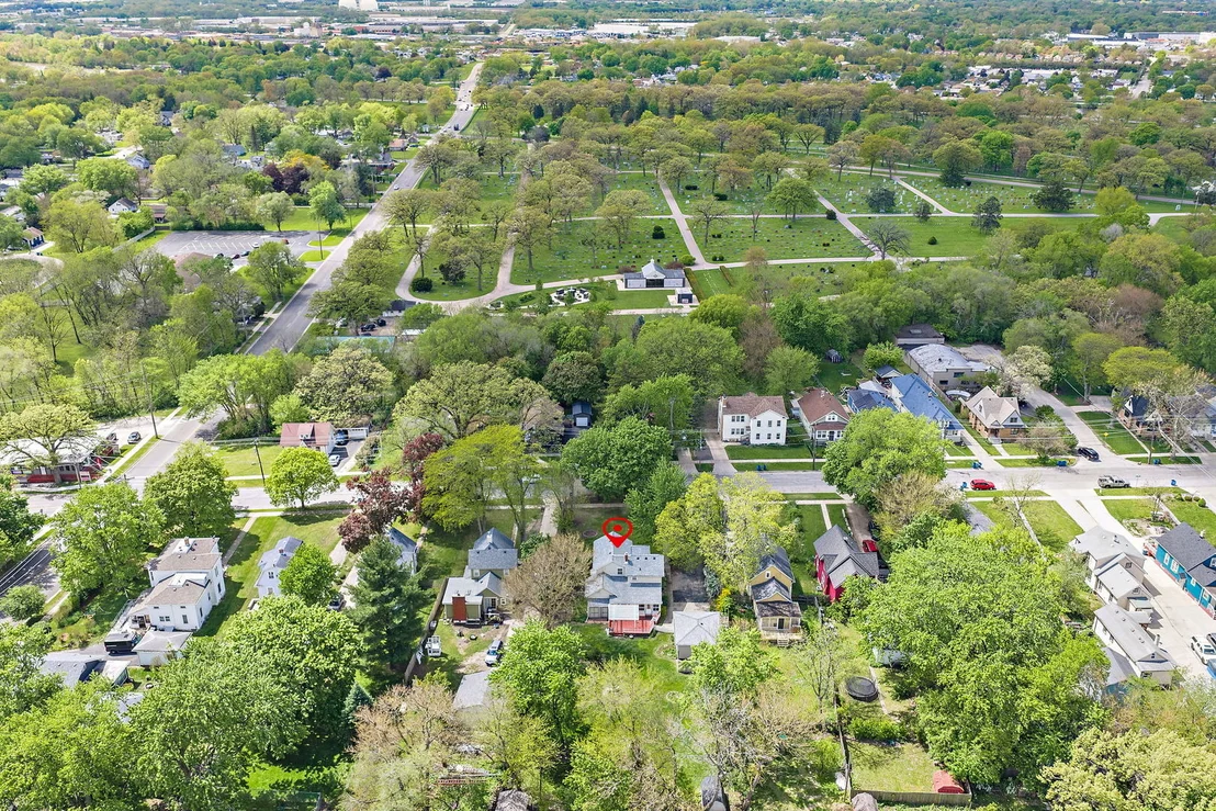 Photo of 922 Douglas Avenue