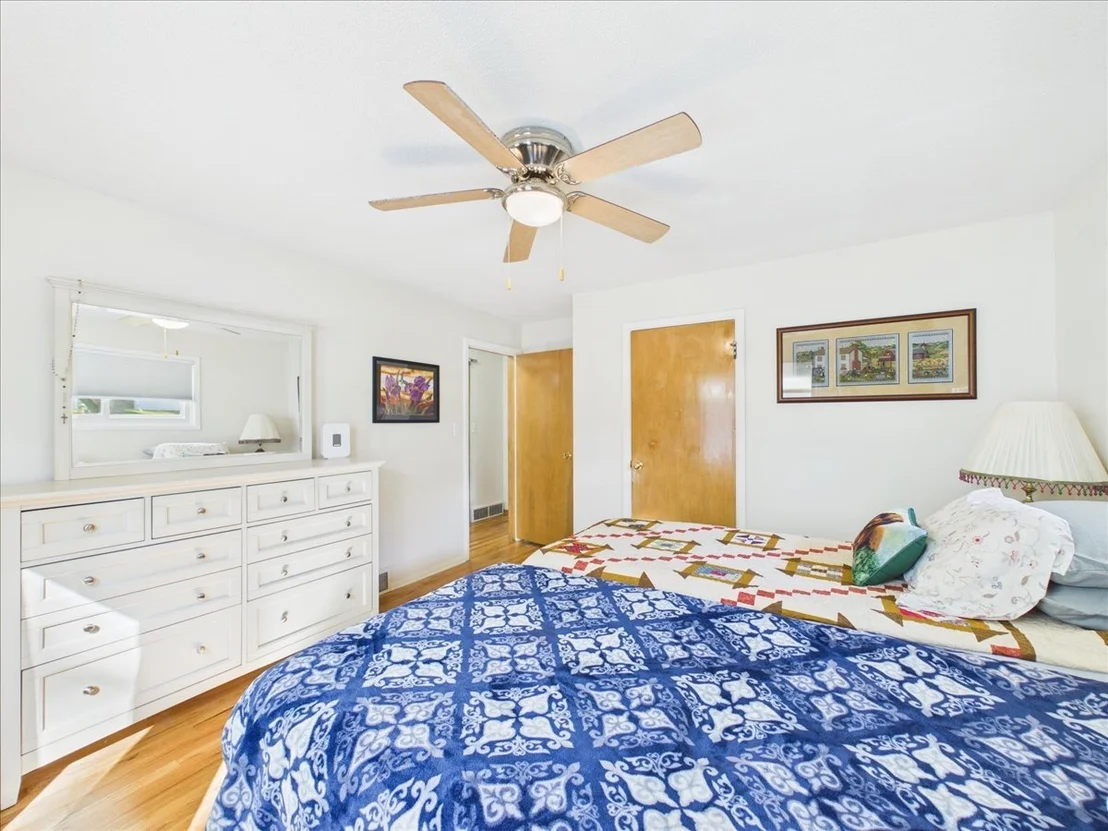 Photo of 220 FAIRVIEW Boulevard