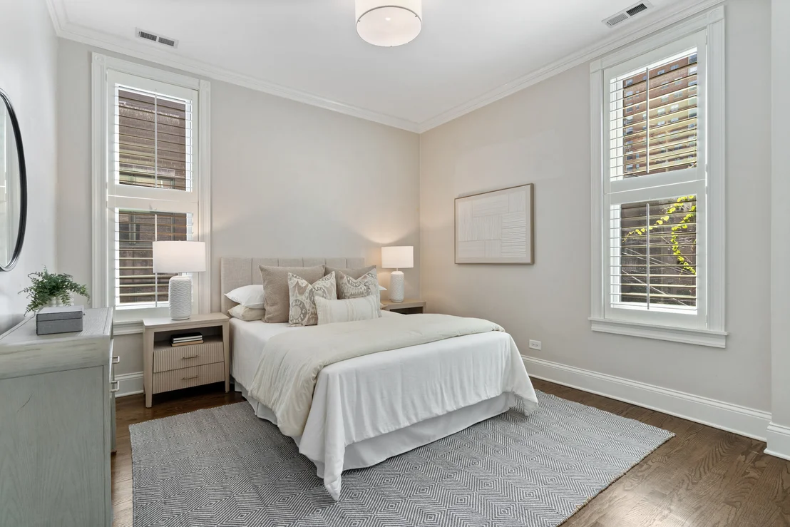 Photo of 119 W Delaware Place