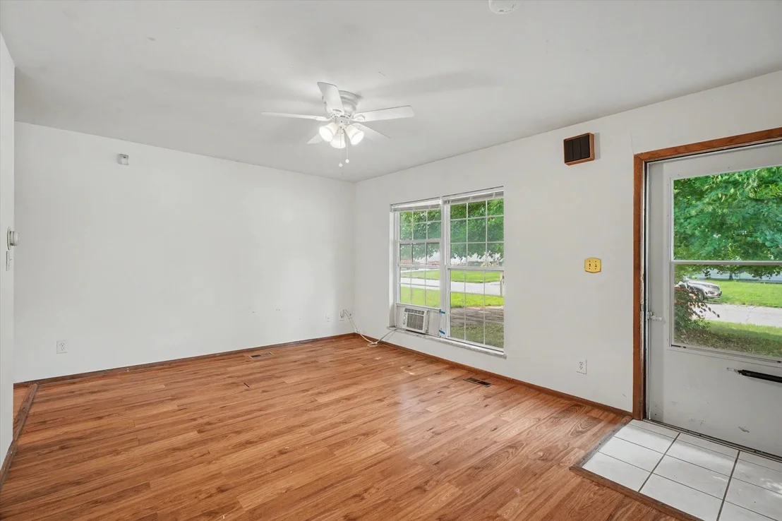 Photo of 810 MAPLEPARK Drive