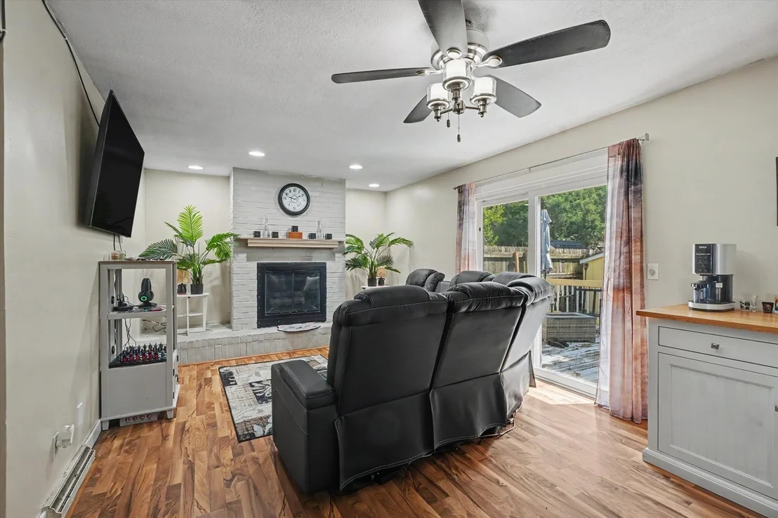 Photo of 1044 Pinecrest Drive