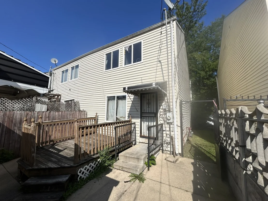 Photo of 218 N Hamlin Boulevard