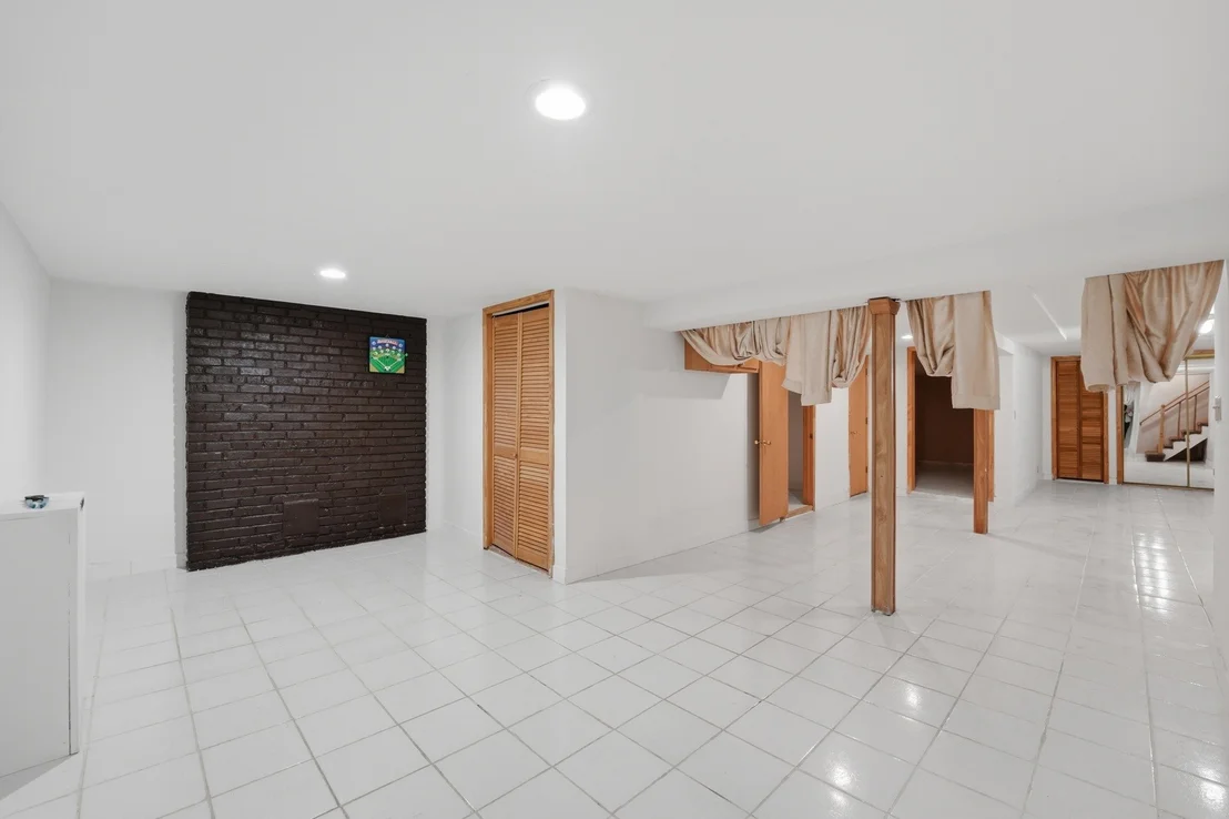 Photo of 306 W Lonnquist Boulevard