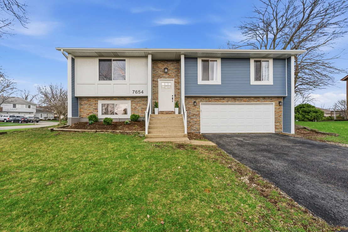 Photo of 7654 W Moorefield Drive