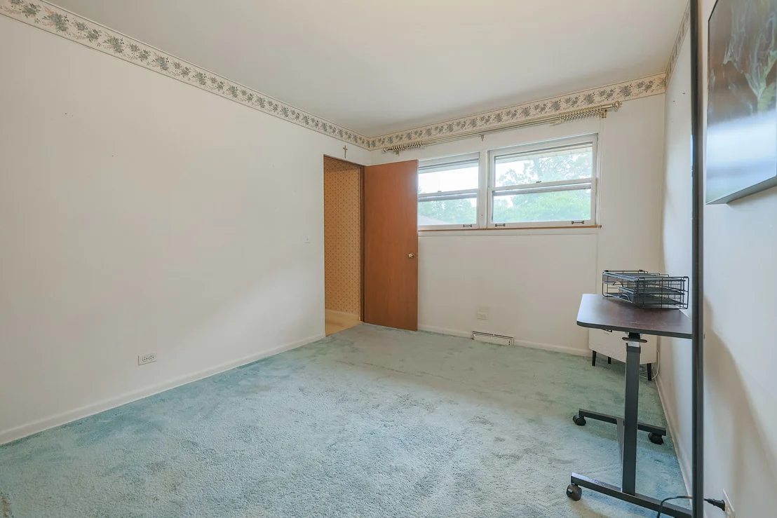 Photo of 853 Edgewater Drive