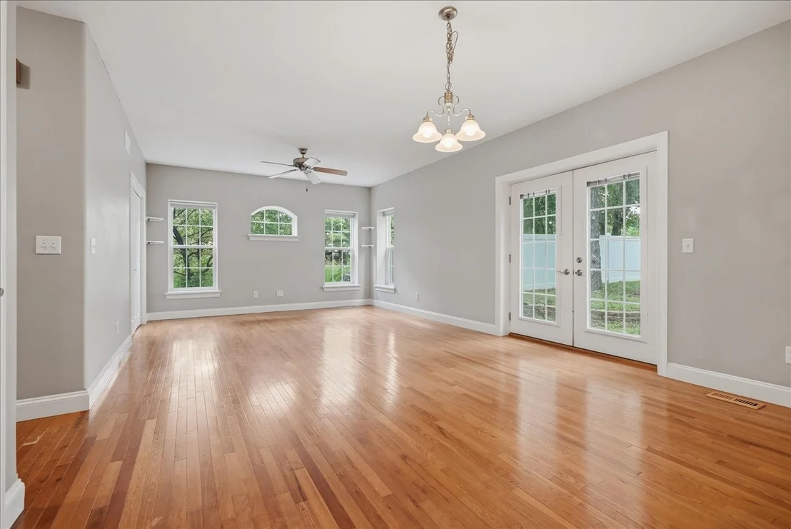 Photo of 2202 Bloomingdale Road