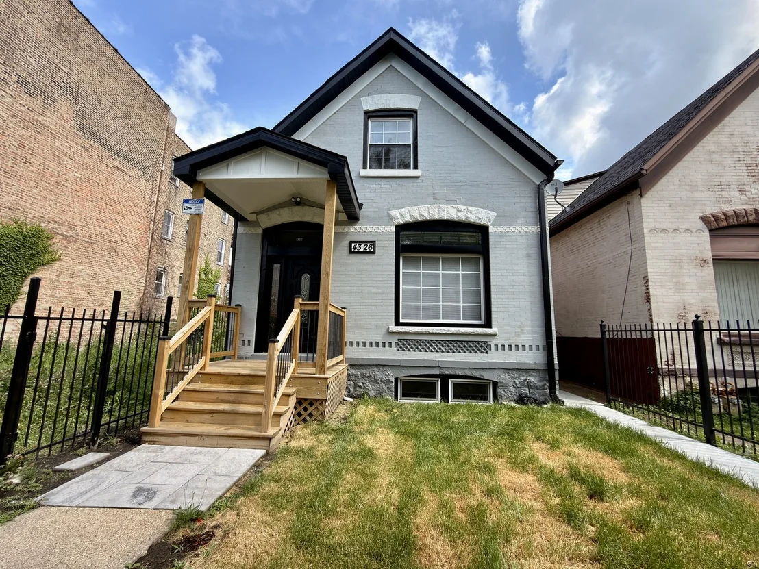 Photo of 4326 W Washington Boulevard