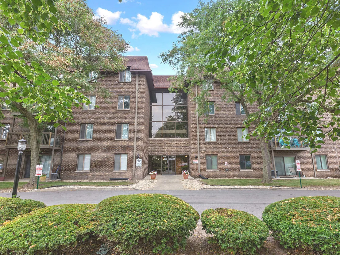 Photo of Unit 406 at 830 Elder Road