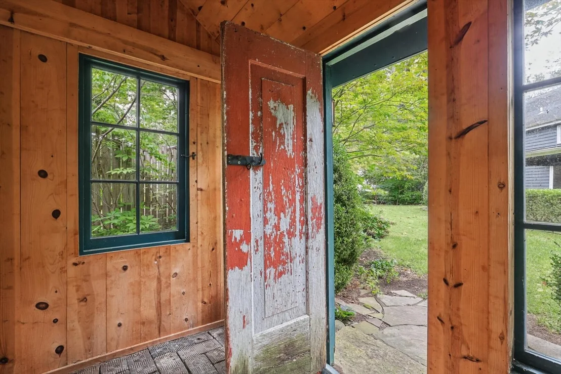 Photo of 802 La Sell Drive