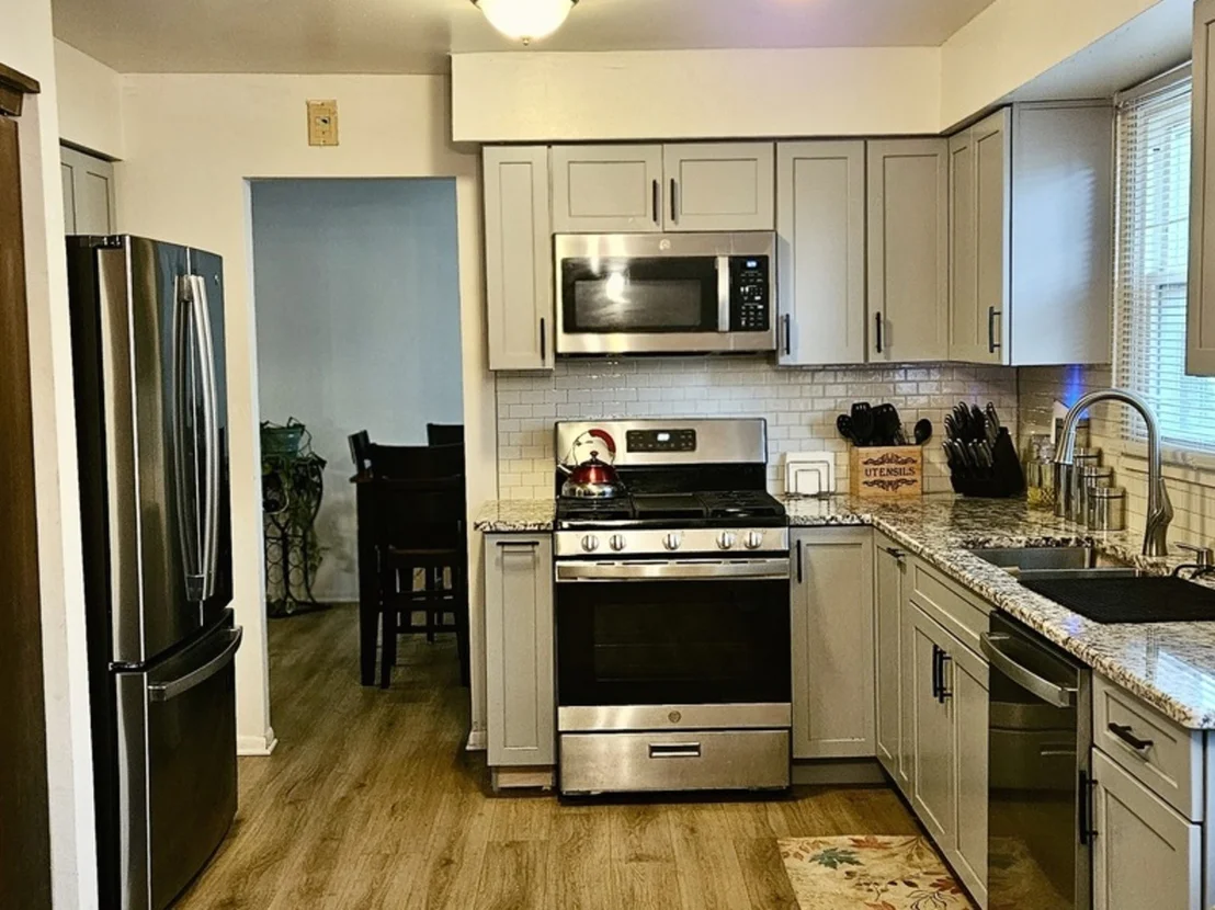Photo of 829 Academy Avenue