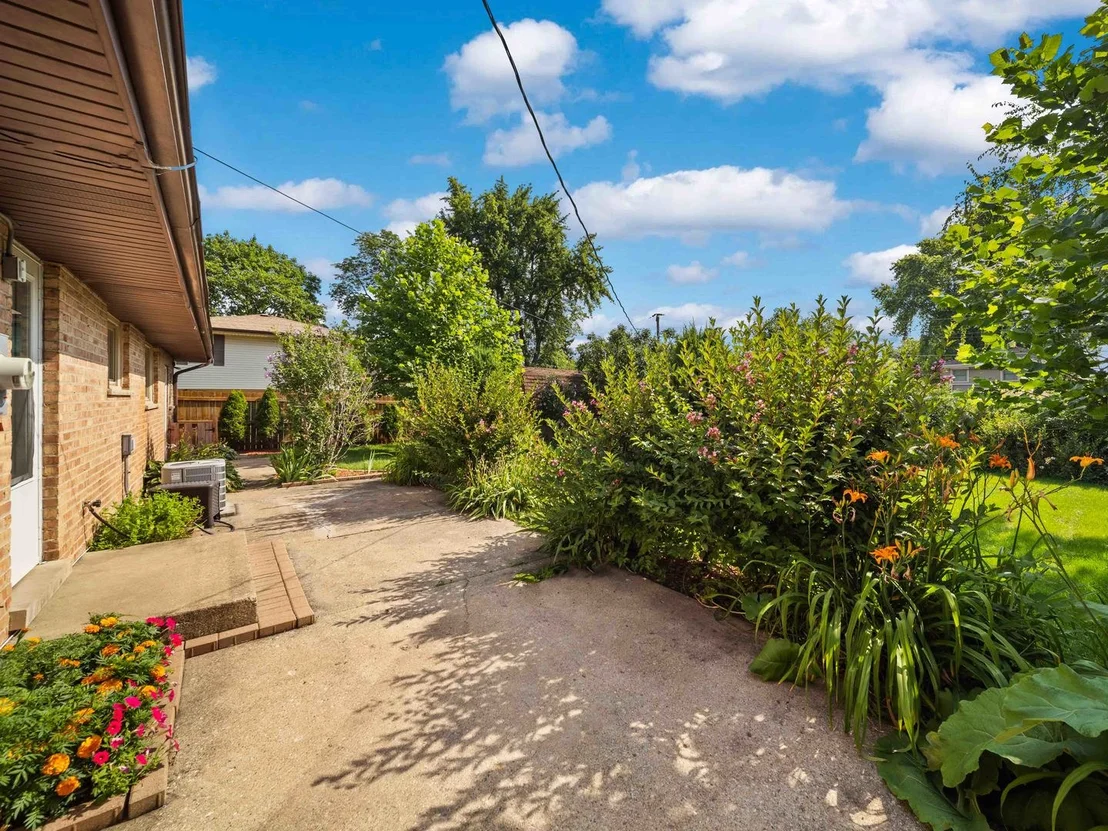 Photo of 415 Tennyson Road