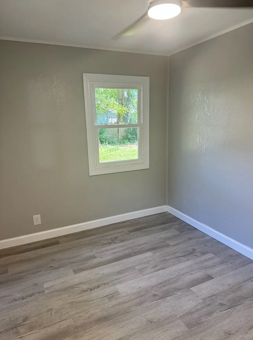 Photo of 1041 Eastview Drive