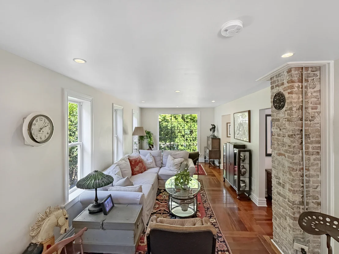 Photo of 882 Willow Road