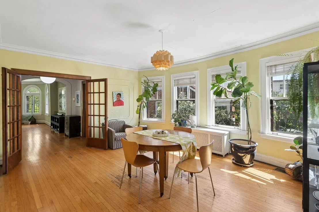 Photo of 1114 Dobson Street