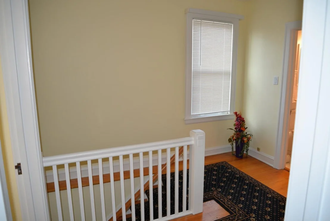Photo of 940 W Grant Drive