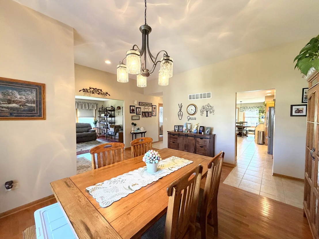 Photo of 1425 Argyle Lane N