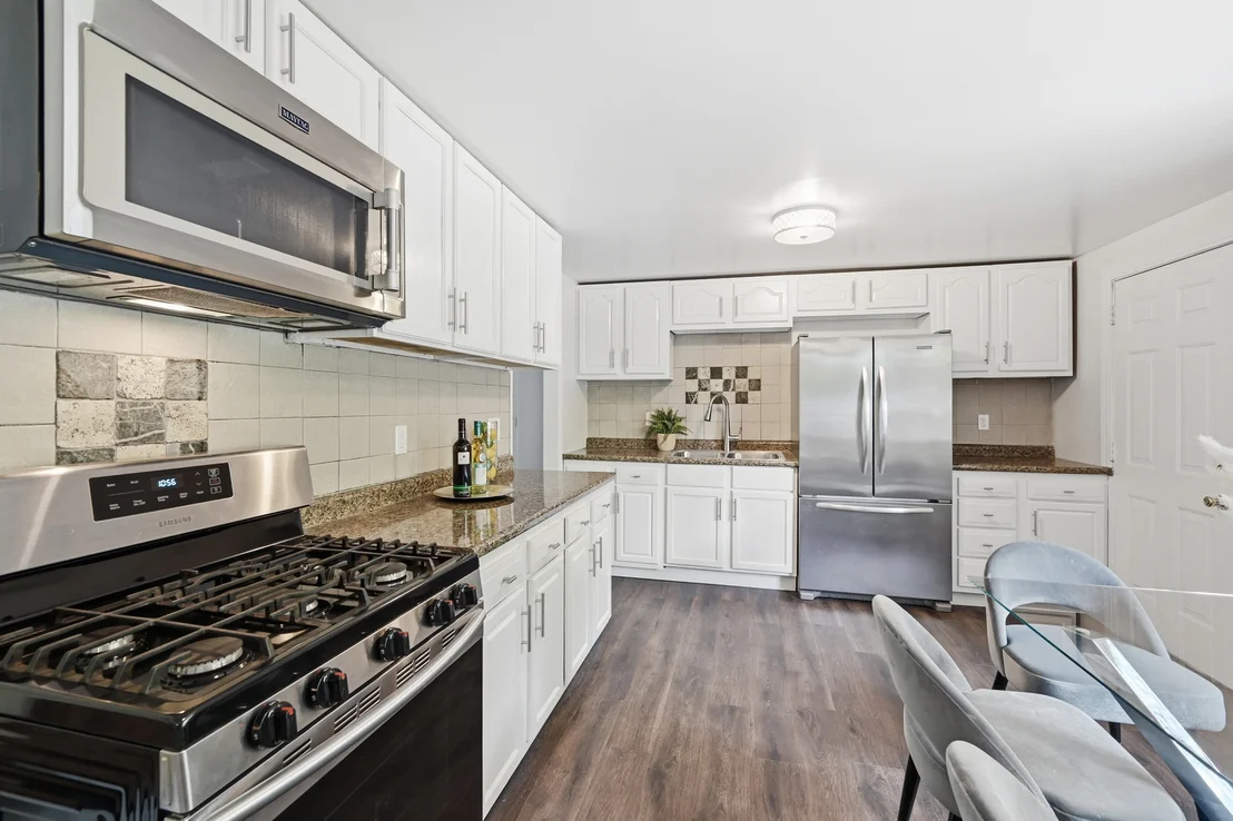 Photo of 419 E Maple Drive