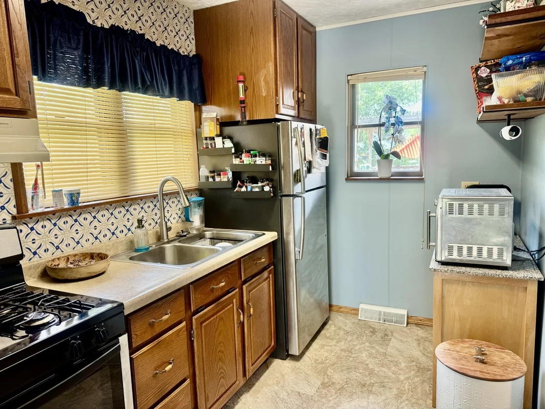 Photo of 105 W 4th Street