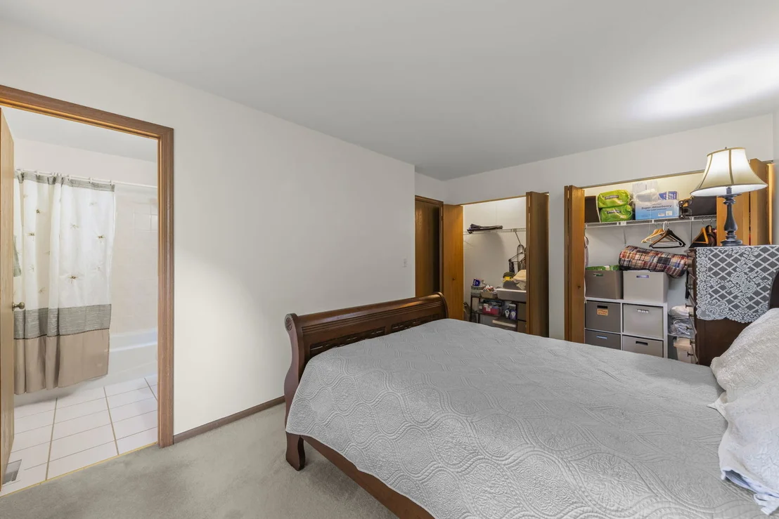 Photo of 882 Aspen Drive