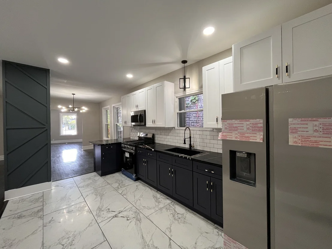 Photo of 5950 S Artesian Avenue
