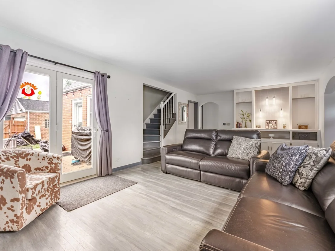 Photo of 301 W Lonnquist Boulevard