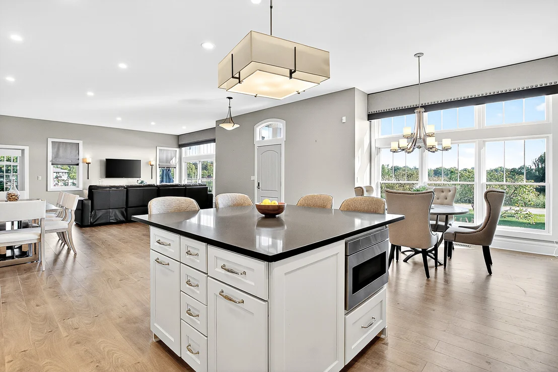 Photo of 827 Edgewater Parkway
