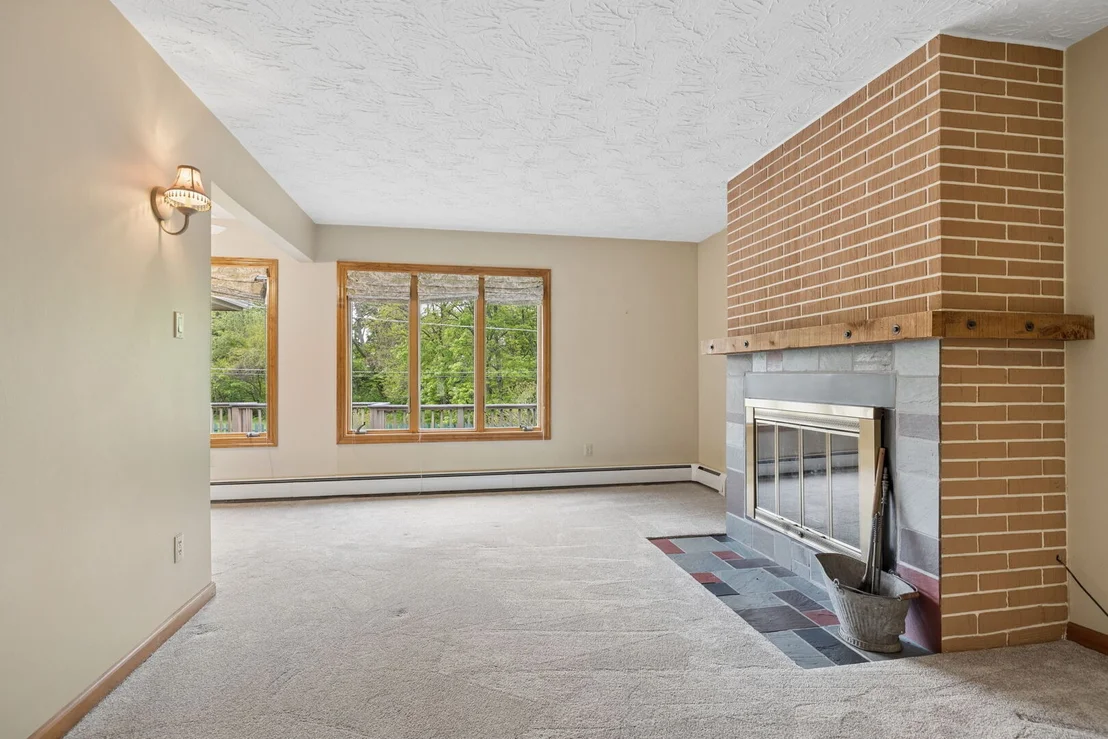 Photo of 1005 Valley Lane