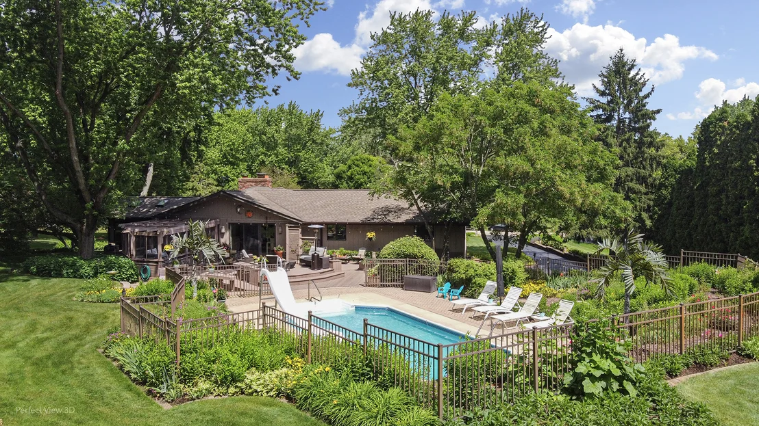 Photo of 40484 Sunset Drive N