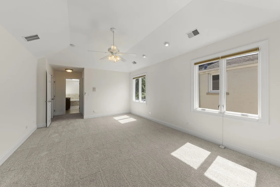 Photo of 133 N Geneva Avenue
