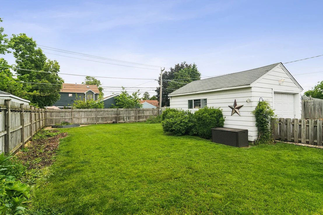 Photo of 1166 Webster Lane