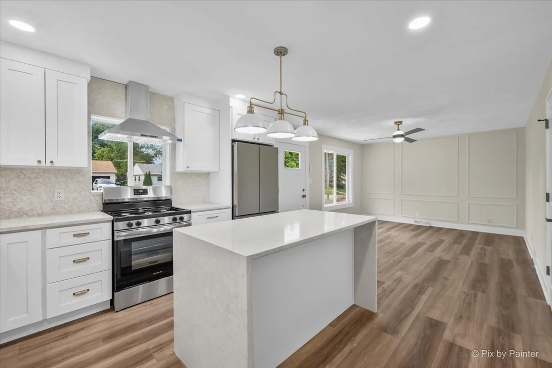 Photo of 1245 W Violet Street