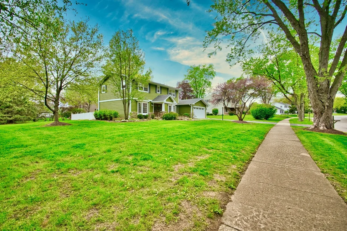 Photo of 2S510 Seneca Drive