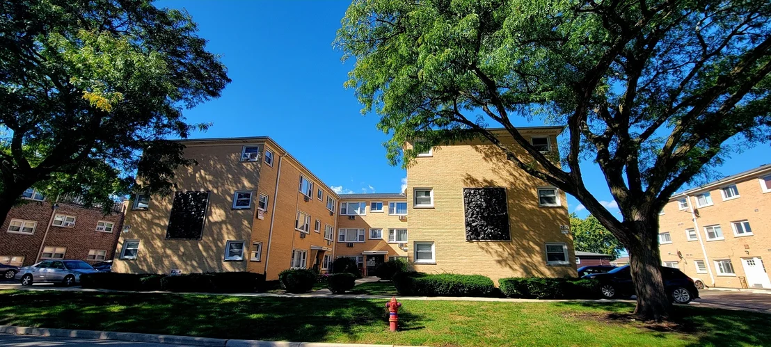 Photo of Unit 2W at 3810 Ruby Street