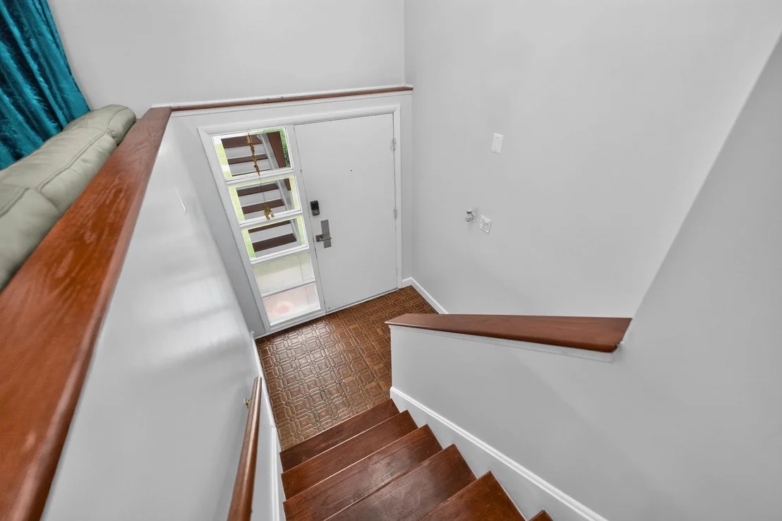 Photo of 535 Edgemont Lane
