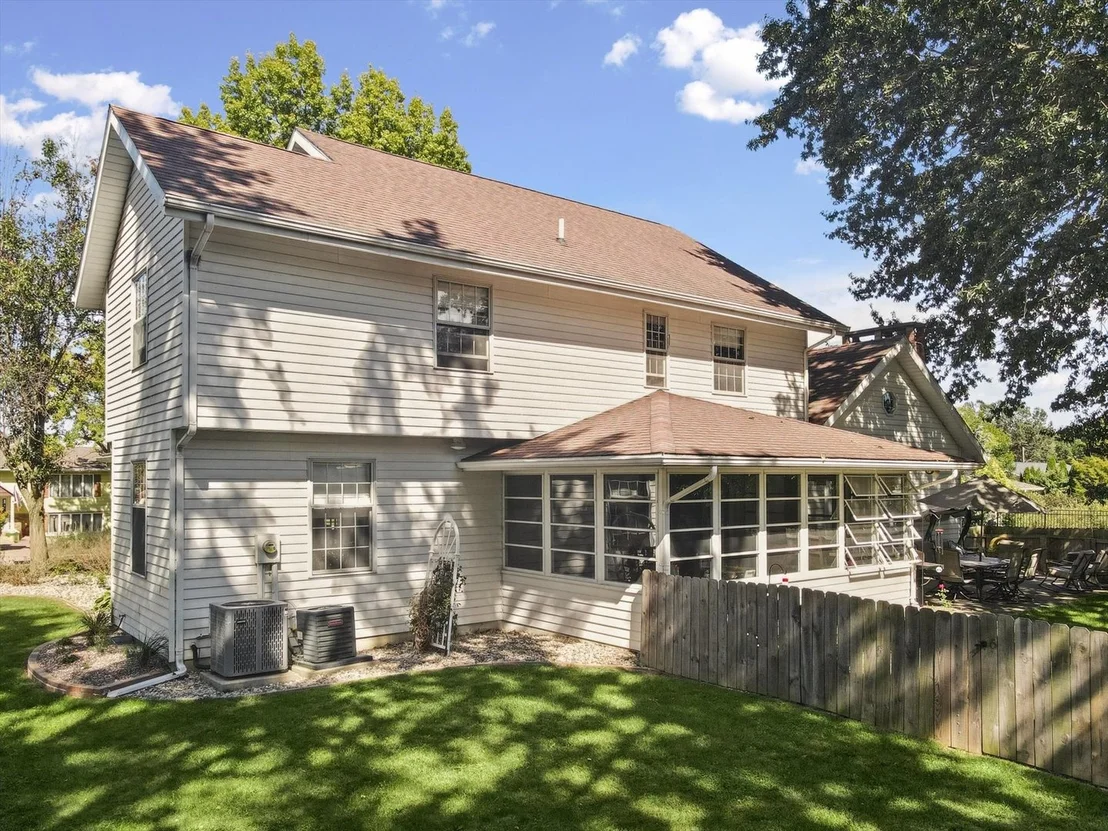 Photo of 703 Surrey Road