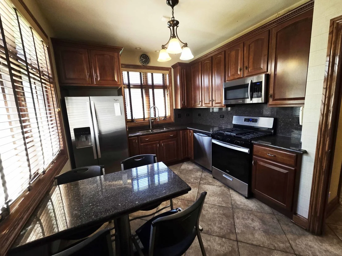 Photo of 839 Parkside Avenue N