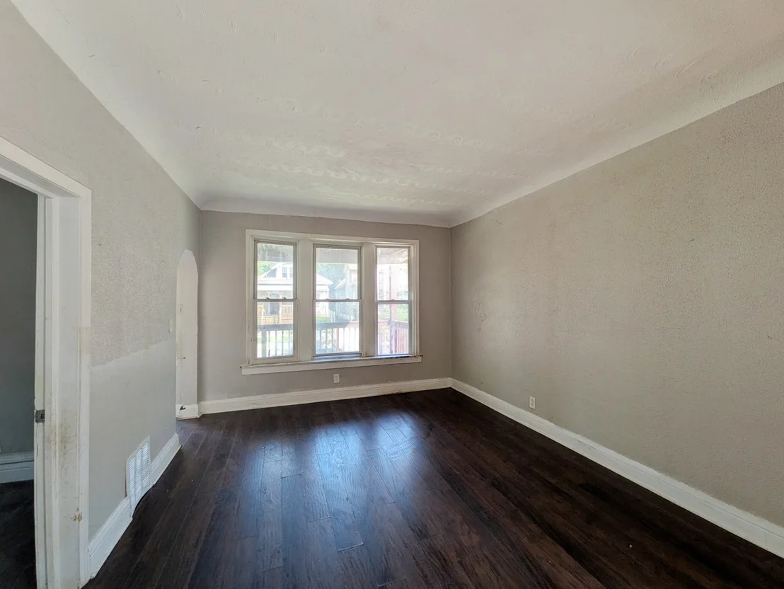 Photo of 215 W 112th Place
