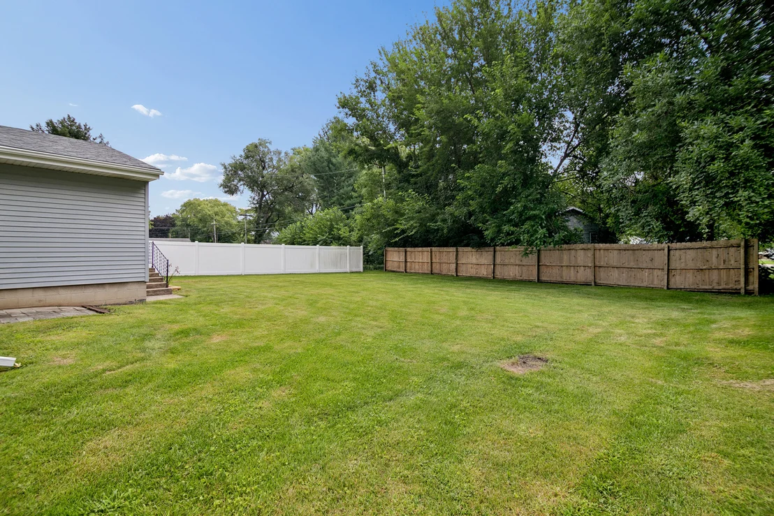 Photo of 654 W River Street