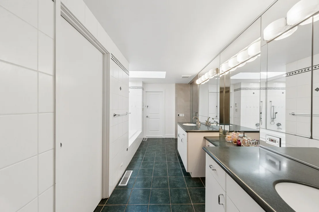 Photo of 3035 Blackthorn Road