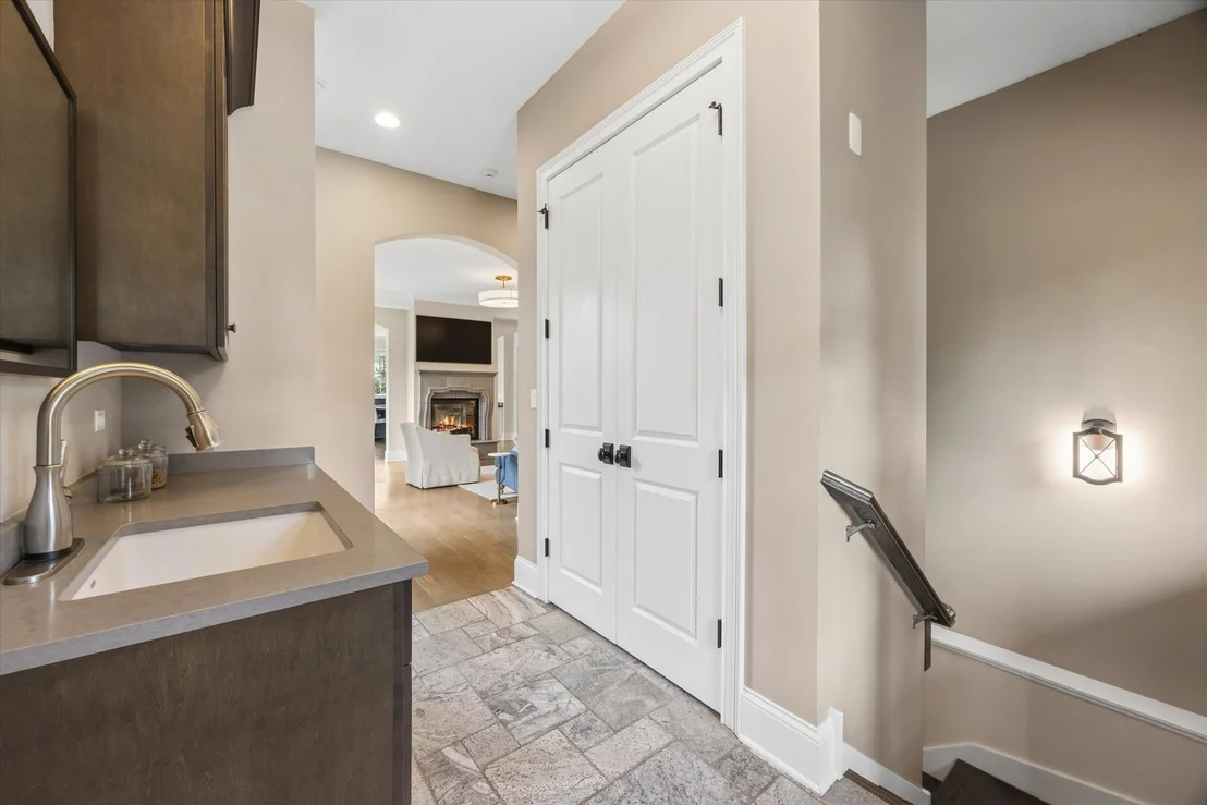 Photo of 1561 Hawthorne Lane