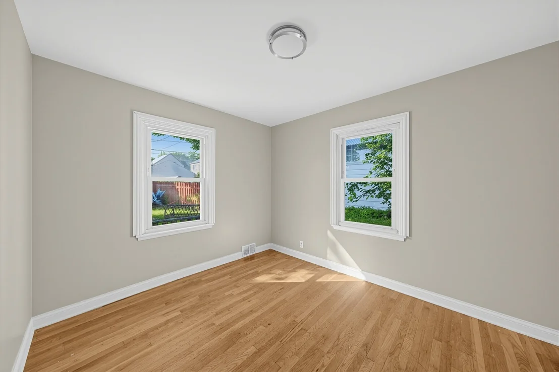 Photo of 156 Oak Avenue