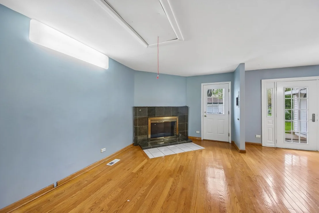 Photo of 670 Lakeview Lane