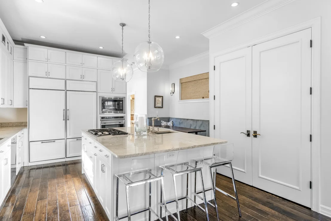 Photo of 1331 W Wolfram Street