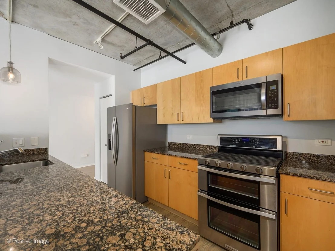 Photo of Unit 1401 at 700 W Van Buren Street
