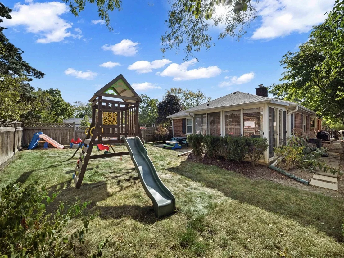 Photo of 1100 Raleigh Road