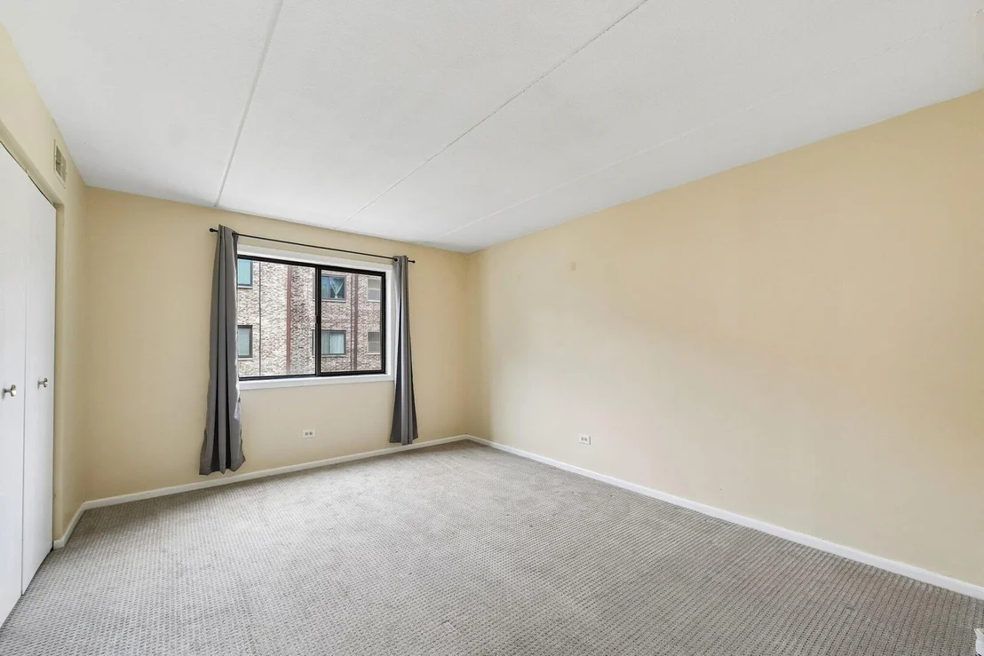 Photo of Unit 4 at 5401 Chateau Drive