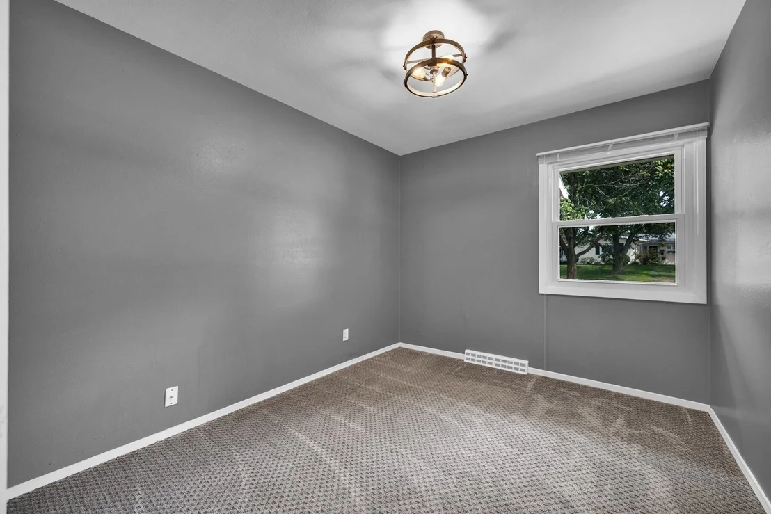 Photo of 221 Ivanhoe Way