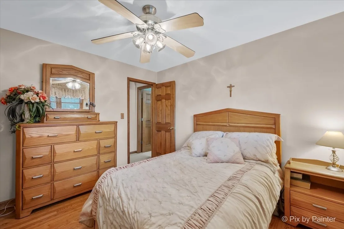 Photo of 24 W Devon Avenue